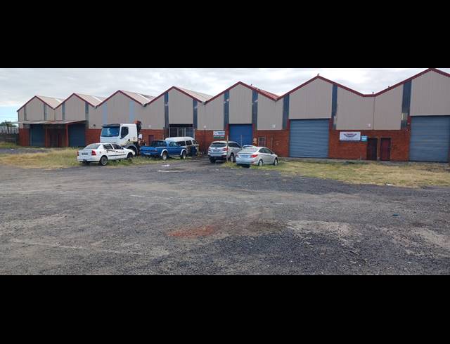 1,939M² WAREHOUSE FOR SALE IN TLHABANE